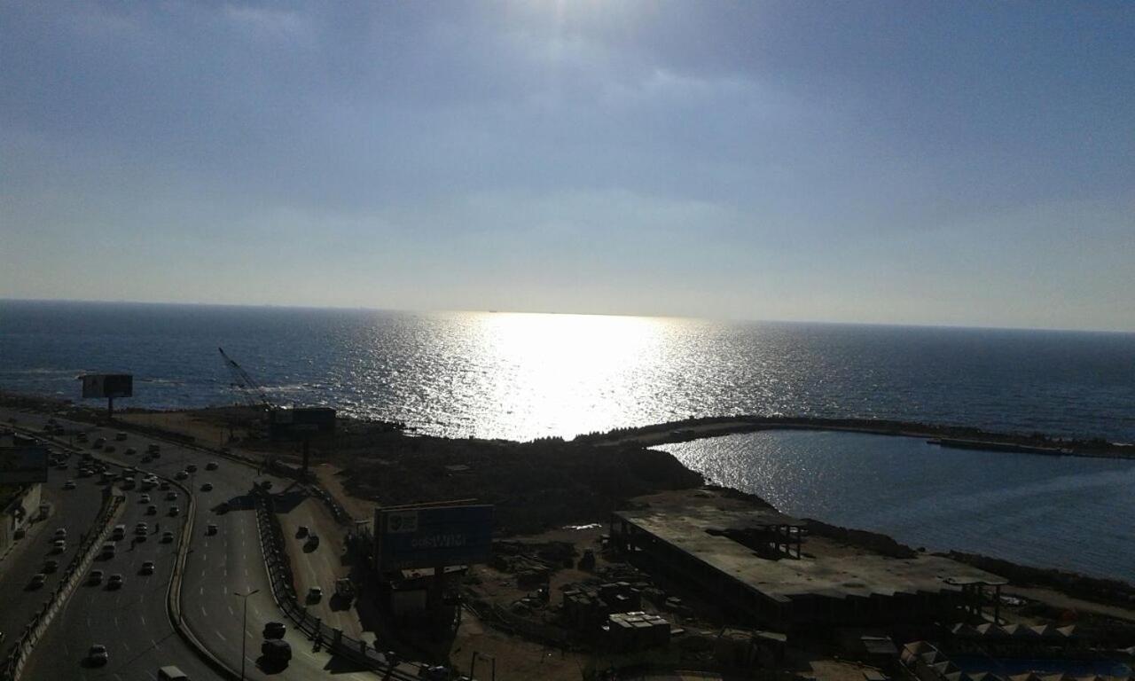 Square - With Side Sea-view