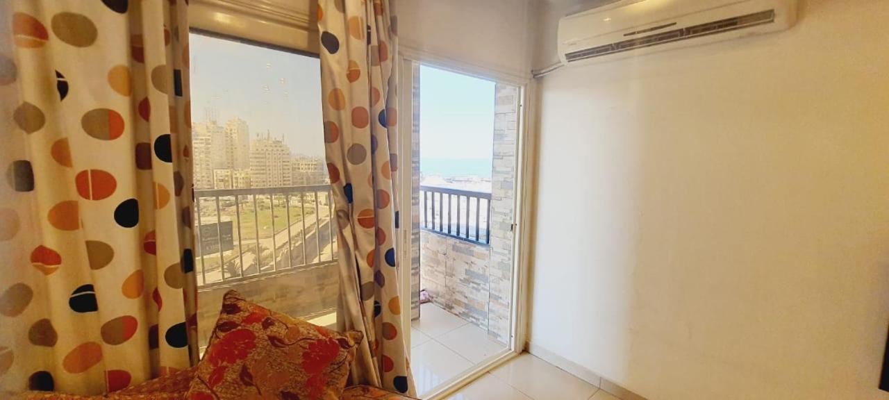 Square - With Side Sea-view Apartment